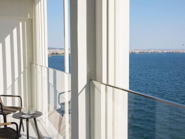 ON Residence : photo 7 de la chambre suite olympos avec balcon - côté mer
