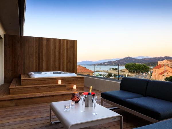 RESIDENCE SANTA MARIA : photo 1 de la chambre suite avec jacuzzi