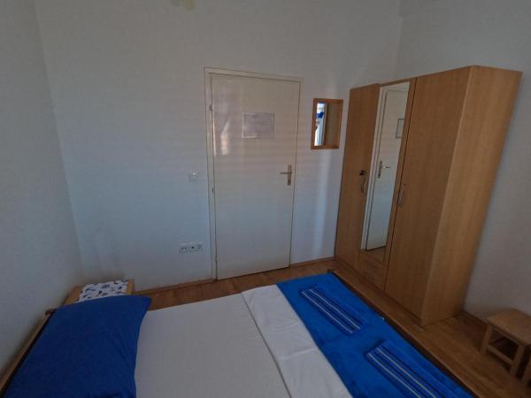 Hostel Adria : photo 3 de la chambre chambre double - vue sur mer