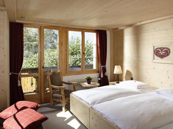 Hotel Alpenrose Wengen - bringing together tradition and modern comfort : photo 4 de la chambre chambre double avec balcon - vue sur montagnes