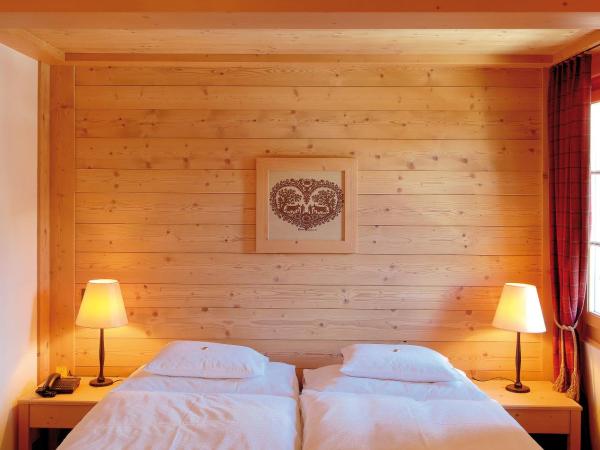 Hotel Alpenrose Wengen - bringing together tradition and modern comfort : photo 5 de la chambre chambre double supérieure avec balcon et vue sur la montagne