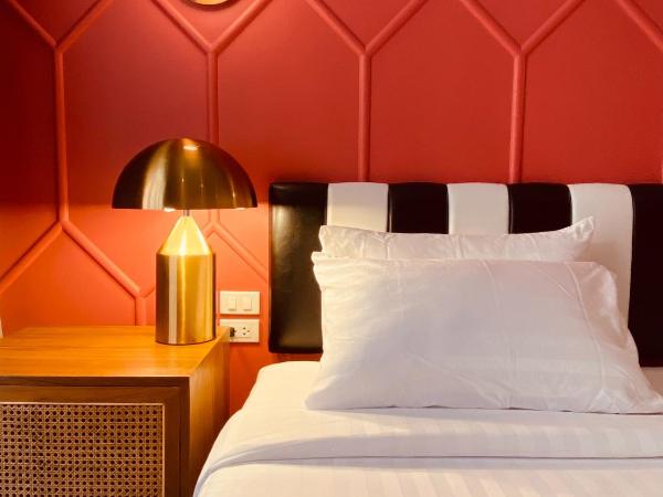 Miami Hotel Bangkok - SHA Plus : photo 7 de la chambre chambre lit king-size premier