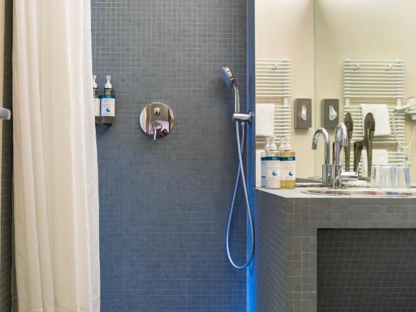 numa I Belfort Rooms & Apartments : photo 8 de la chambre large studio with kitchenette and sofa bed