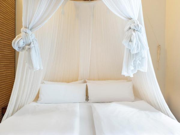 numa I Belfort Rooms & Apartments : photo 9 de la chambre large studio with kitchenette and sofa bed