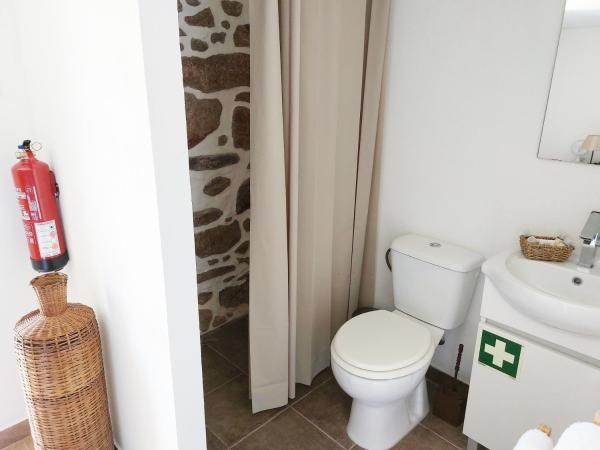 Quinta da Ponte : photo 8 de la chambre chambre lit queen-size - vue sur piscine