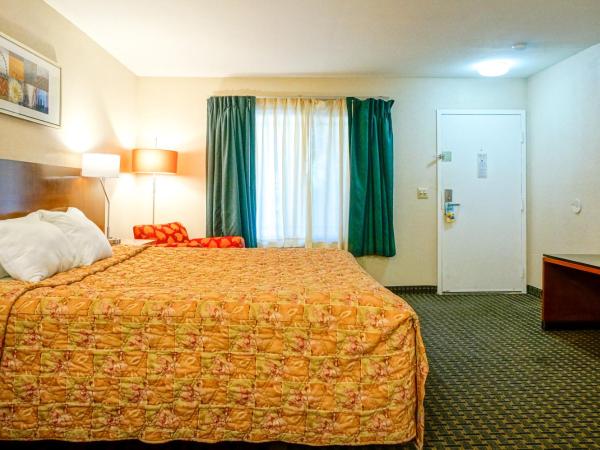 Days Inn by Wyndham Mission Valley-SDSU : photo 3 de la chambre suite studio king - fumeurs