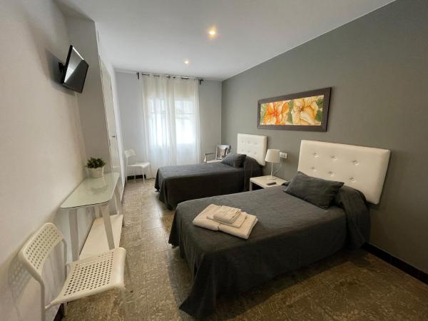 Hostal Mediterráneo : photo 3 de la chambre chambre double ou lits jumeaux standard