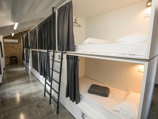 ALBERGUE O FERVELLO : photo 3 de la chambre dortoir mixte