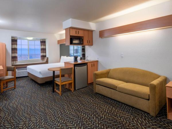 Microtel Inn & Suites by Wyndham Salt Lake City Airport : photo 5 de la chambre suite studio lit king-size - non-fumeurs