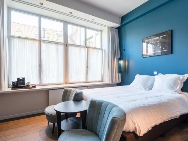 Zakske13 - Design Boutique B&B in Bruges city centre : photo 4 de la chambre chambre double - vue sur jardin