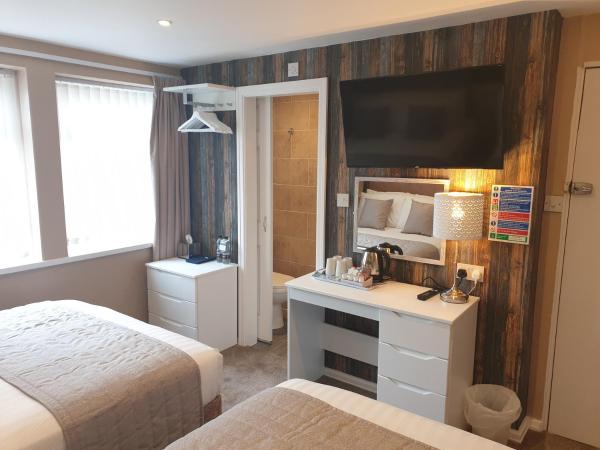 Corona Blackpool : photo 2 de la chambre chambre familiale (2adultes et 2enfants)