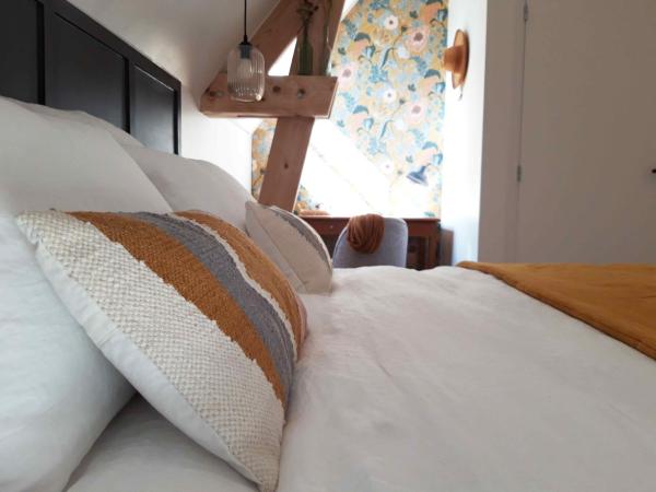 Maison Chemin, chambres d'hôtes à Amboise : photo 2 de la chambre chambre lit queen-size - vue sur jardin