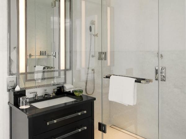 Four Seasons Hotel London at Ten Trinity Square : photo 8 de la chambre two bedroom city view hotel residence