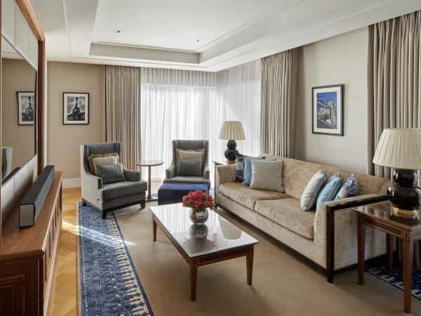 Four Seasons Hotel London at Ten Trinity Square : photo 5 de la chambre two bedroom city view hotel residence