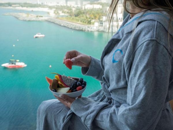 Hyatt Centric Jumeirah Dubai : photo 3 de la chambre chambre lits jumeaux avec balcon - vue sur mer