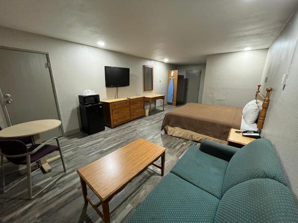 Mid Towne Inn & Suites : photo 3 de la chambre suite lit king-size – non-fumeurs