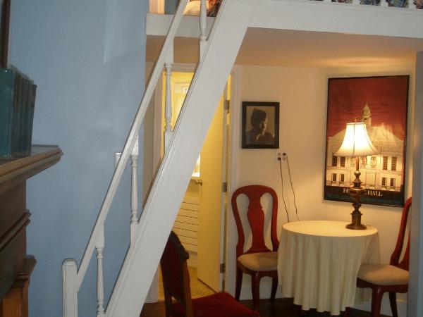 Incentra Village Hotel : photo 7 de la chambre studio washington avec grand lit et kitchenette