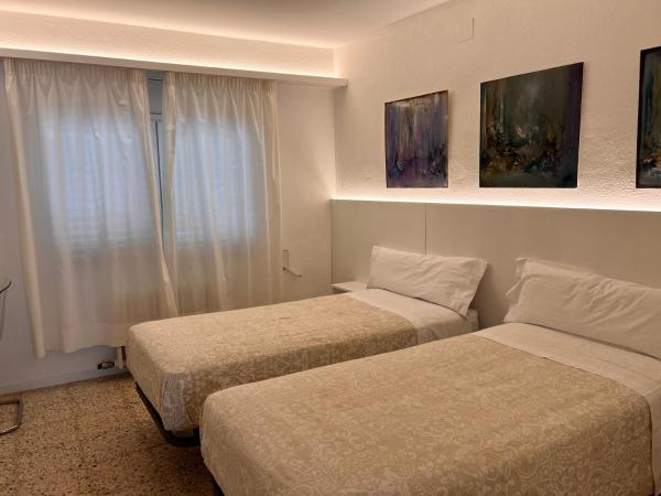 Hostal Marina Cadaqués : photo 8 de la chambre chambre lits jumeaux standard