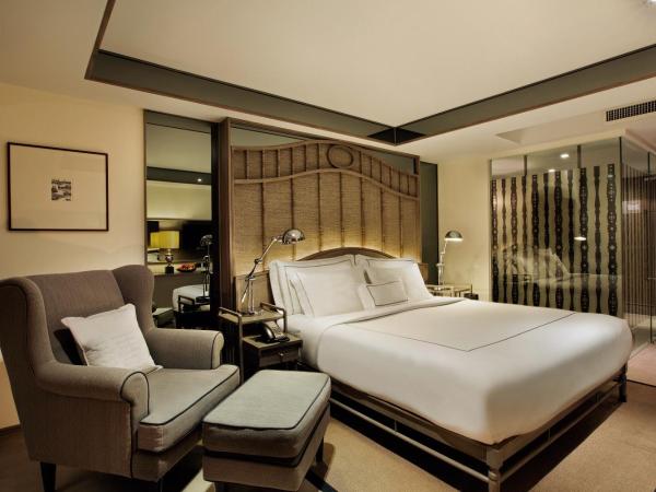 Riva Surya Bangkok : photo 2 de la chambre chambre riva deluxe avec balcon - vue sur fleuve