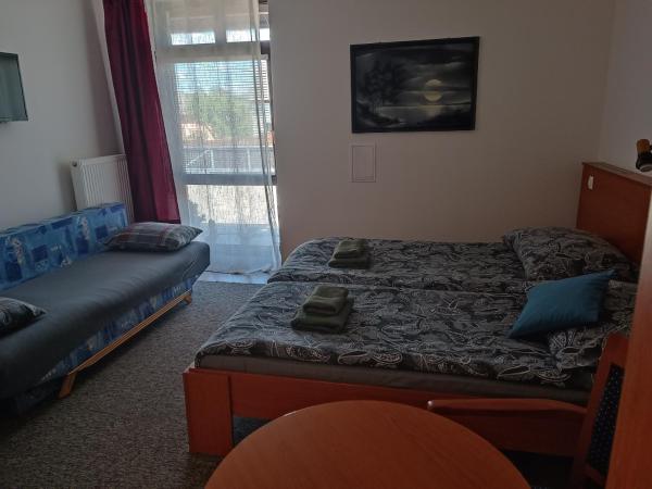 Pension Orbis : photo 3 de la chambre chambre triple classique