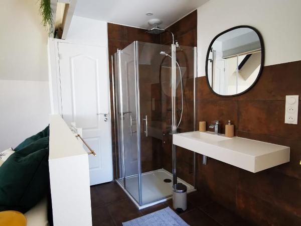 La Villégiature : photo 5 de la chambre chambre double avec salle de bains privative