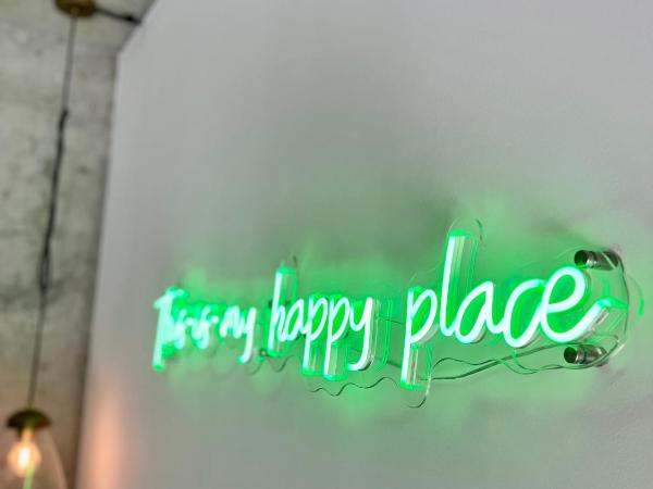 NEON APARTMENTS : photo 2 de la chambre appartement 1 chambre