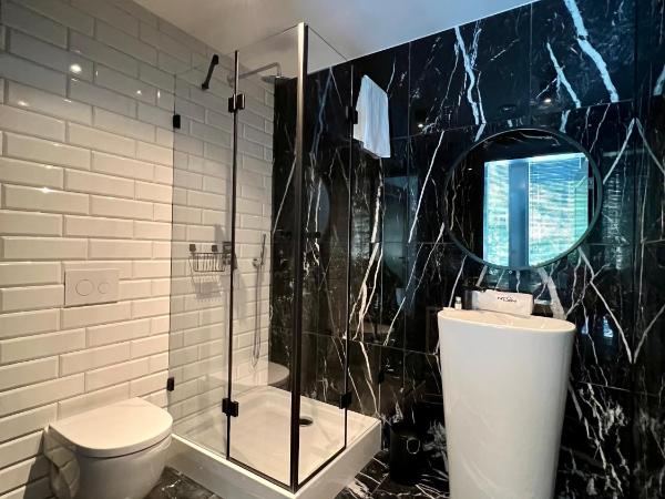 NEON APARTMENTS : photo 5 de la chambre appartement supérieur