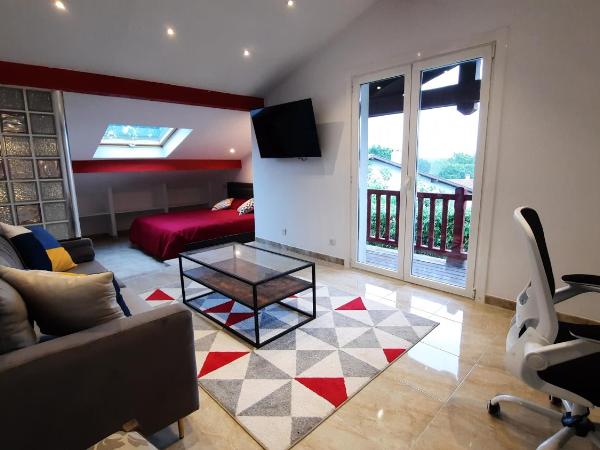 Bed & Breakfast L'Etape Basque : photo 4 de la chambre chambre lit queen-size avec balcon