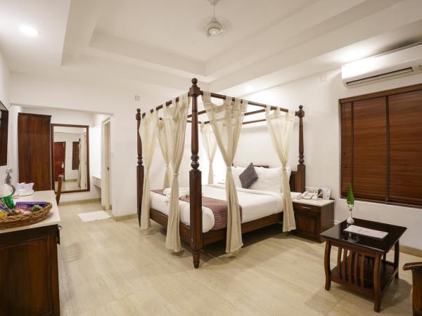 Once Upon The River, Aluva - Near Cochin International Airport : photo 1 de la chambre chambre lit king-size - vue sur jardin