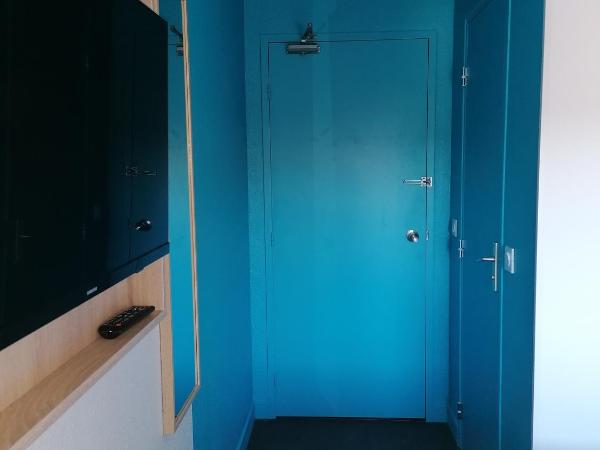 Kyriad Direct Martigues : photo 1 de la chambre 1 lit double