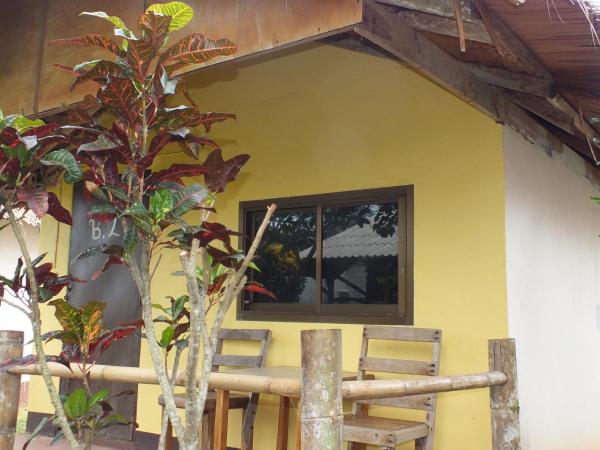 Klong Jark Bungalows : photo 3 de la chambre family room (3 adults) with air-con