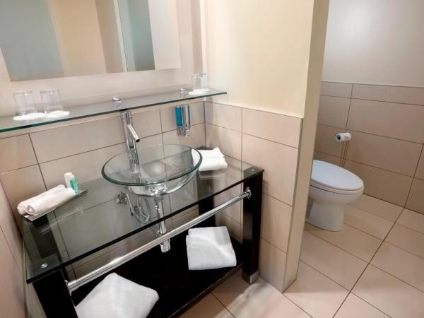 Hotel Must : photo 8 de la chambre chambre familiale avec 2 lits queen-size et 1 canapé-lit