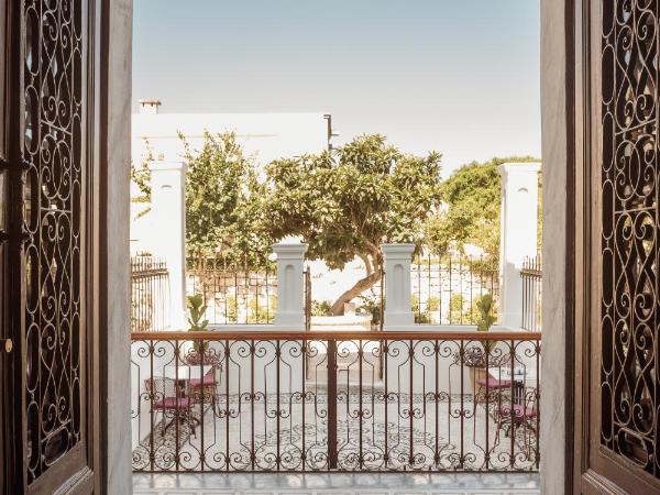 Saray Monumental Luxury Villa Medieval Town, Rhodes : photo 6 de la chambre chambre double - vue sur jardin