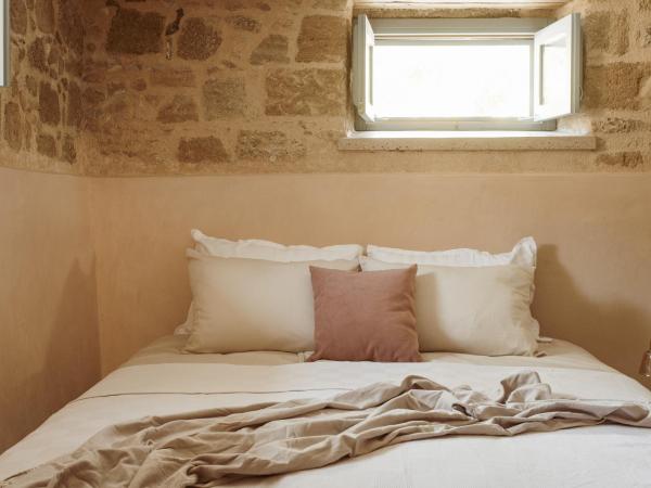 Saray Monumental Luxury Villa Medieval Town, Rhodes : photo 2 de la chambre suite deluxe avec lit king-size