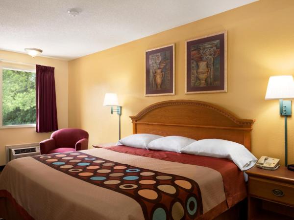 Super 8 by Wyndham Indianapolis-Southport Rd : photo 4 de la chambre chambre lit queen-size - non-fumeurs