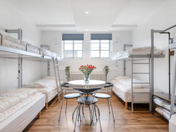 Kragsbjerggaard Vandrerhjem : photo 2 de la chambre chambre familiale avec salle de bains privative