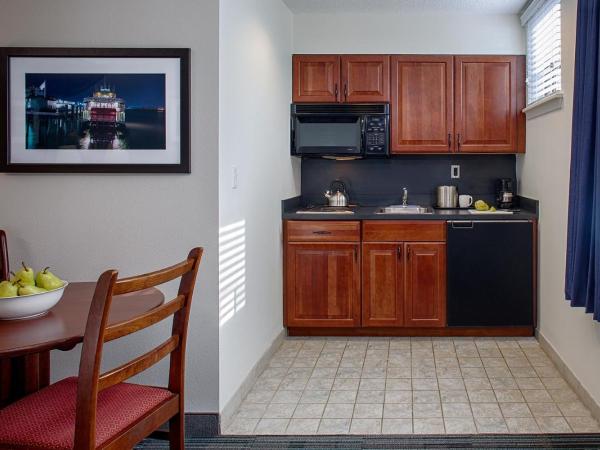 Federal City Inn & Suites : photo 3 de la chambre chambre avec 2 grands lits queen-size