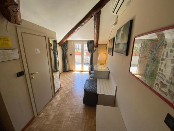 Artua'&Solferino : photo 3 de la chambre family room -attic with terrace