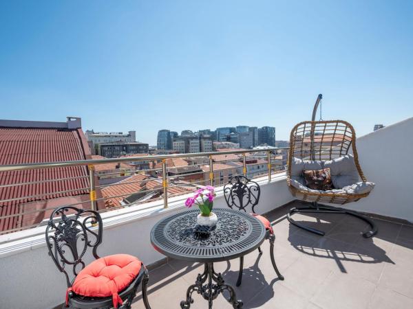 Grand Palace Hotel : photo 9 de la chambre chambre lit queen-size avec baignoire spa