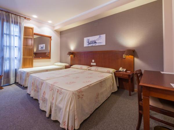 Hotel Herradura : photo 1 de la chambre chambre double ou lits jumeaux avec lit d'appoint
