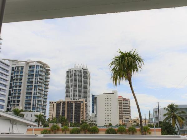 Collins Hotel : photo 5 de la chambre chambre lit king-size standard (sans frais de service)