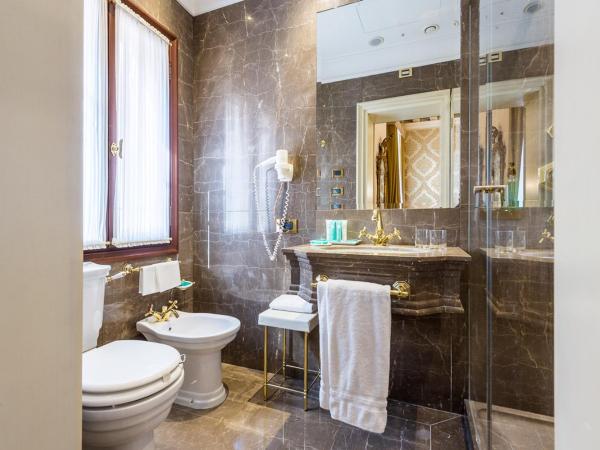 Hotel Ai Reali - Small Luxury Hotels of the World : photo 6 de la chambre chambre deluxe double ou lits jumeaux