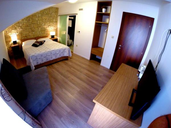Villa Lučica Trogir : photo 6 de la chambre chambre double ou lits jumeaux deluxe avec balcon