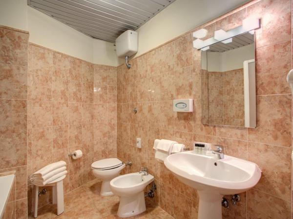 Hotel Delle Nazioni : photo 6 de la chambre chambre double ou lits jumeaux supérieure avec vue sur ville