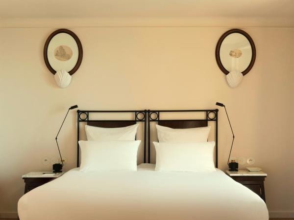 Hotel la Ponche : photo 2 de la chambre chambre deluxe - vue sur mer