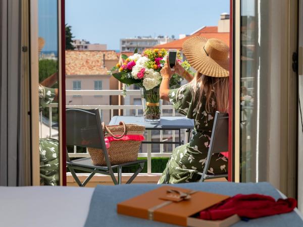 The Originals Boutique, Hôtel des Orangers, Cannes (Inter-Hotel) : photo 8 de la chambre chambre double ou lits jumeaux deluxe - vue sur mer ou sur piscine