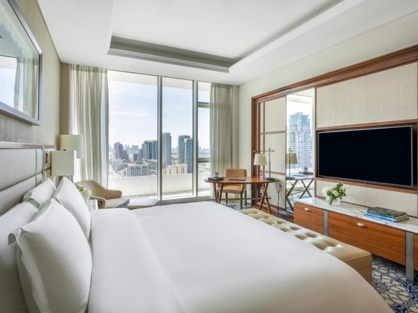 Grand Plaza Mövenpick : photo 8 de la chambre chambre exécutive lit king-size avec accès au salon, petit-déjeuner, boissons en soirée et canapés