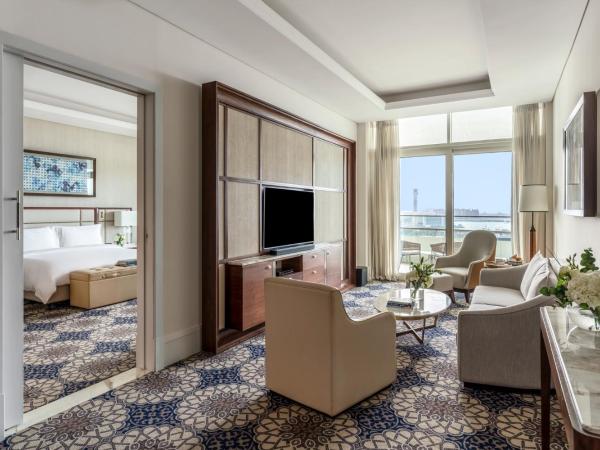 Grand Plaza Mövenpick : photo 1 de la chambre suite exécutive 1 chambre lit king-size avec accès au salon, petit-déjeuner, boissons en soirée et canapés