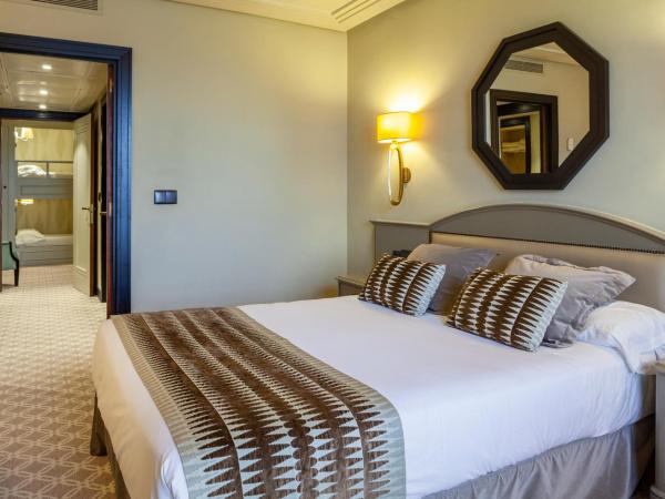 Hotel Bahía : photo 9 de la chambre chambre familiale (2 adultes et 2 enfants)