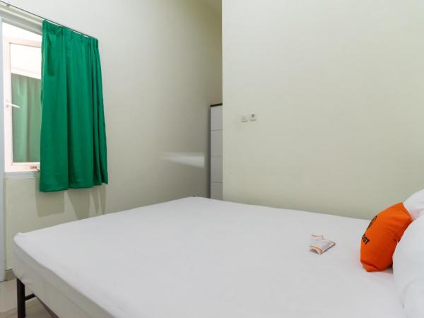 KoolKost Syariah near LRT Boulevard Selatan Station - Minimum Stay 6 Nights : photo 4 de la chambre chambre double standard